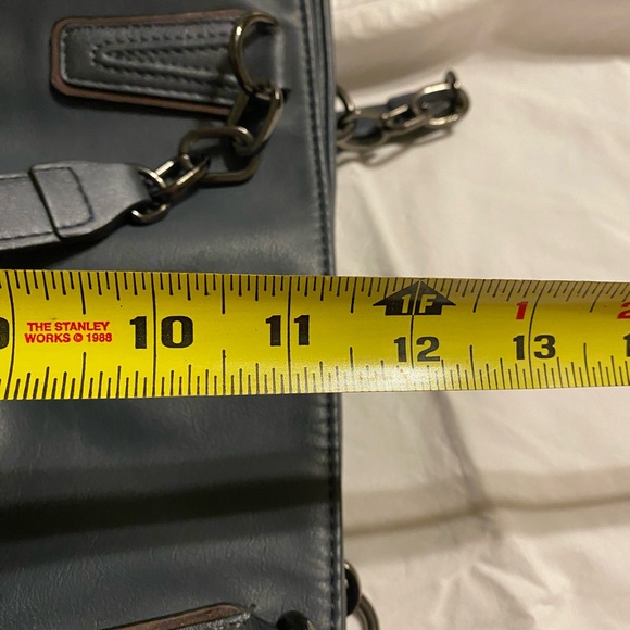 Simple Vera Wang bag - Picture 5 of 7